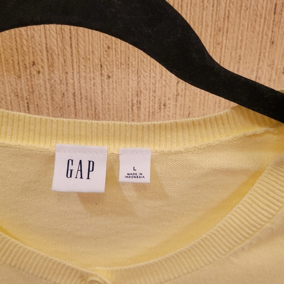 GAP Sweater - Picture 3 of 3